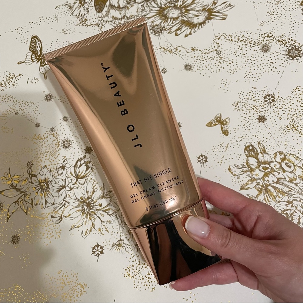 JLO BEAUTY that hit shine gel cream cleanser